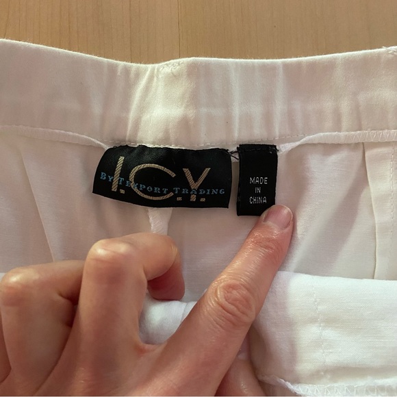 I.C.Y. by Tekport Trading. Cotton white long shorts/capris. Size 14/16 approx. - Picture 5 of 10